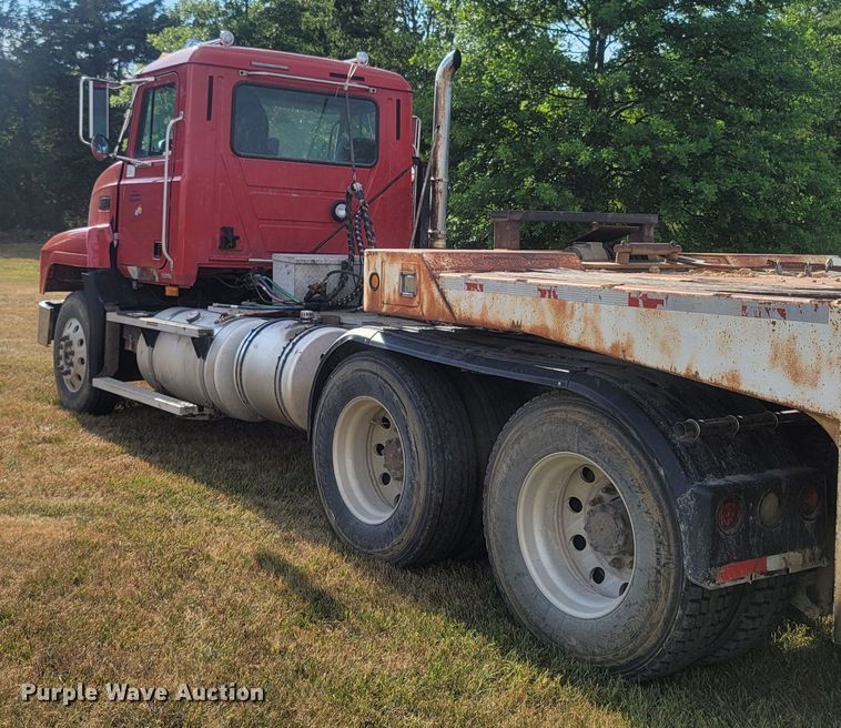 image for item LM9545 1998 Mack CH600  semi truck