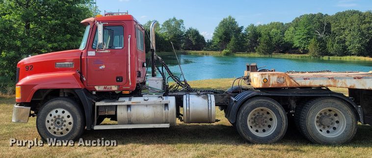 image for item LM9545 1998 Mack CH600  semi truck