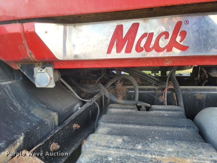 image for item LM9545 1998 Mack CH600  semi truck