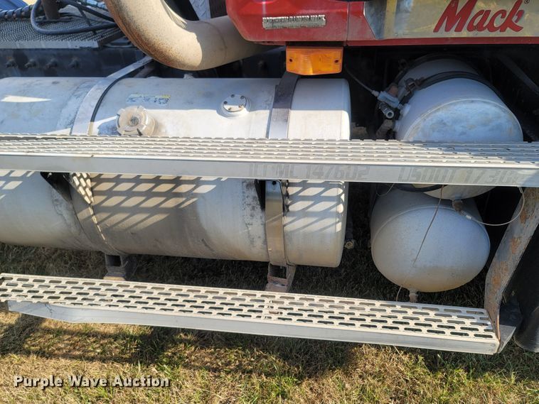 image for item LM9545 1998 Mack CH600  semi truck