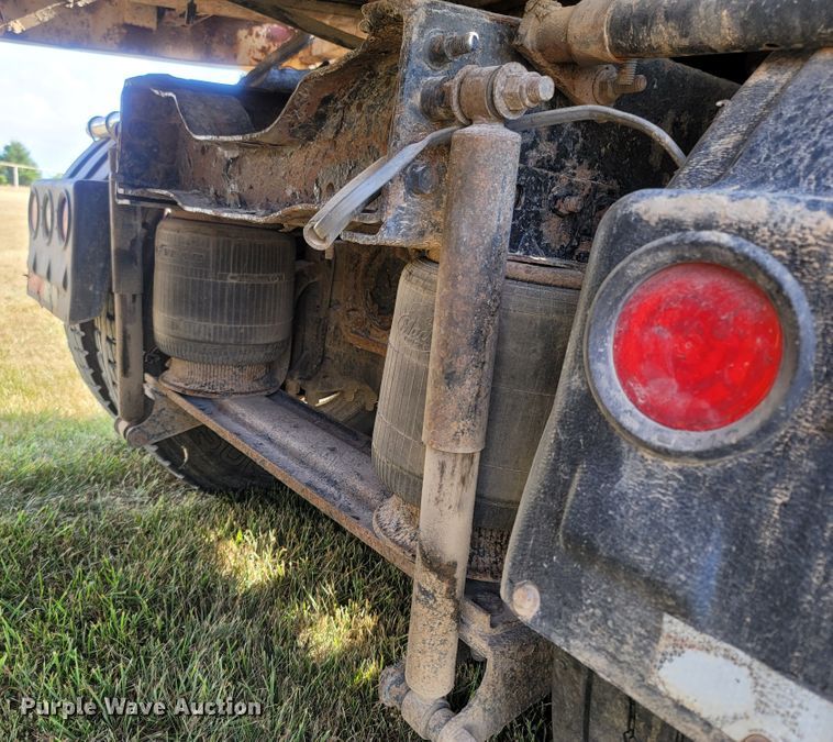 image for item LM9545 1998 Mack CH600  semi truck