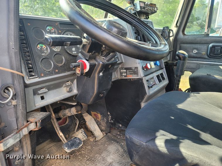 image for item LM9545 1998 Mack CH600  semi truck