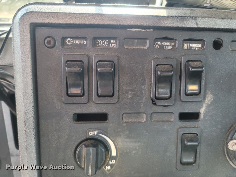 image for item LM9545 1998 Mack CH600  semi truck