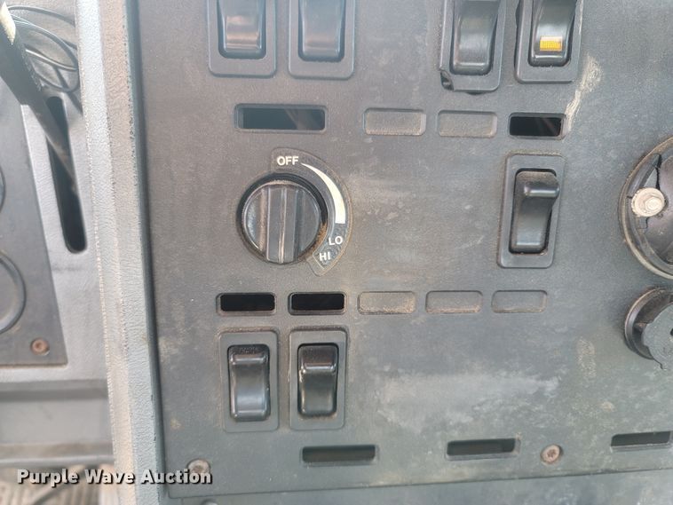 image for item LM9545 1998 Mack CH600  semi truck