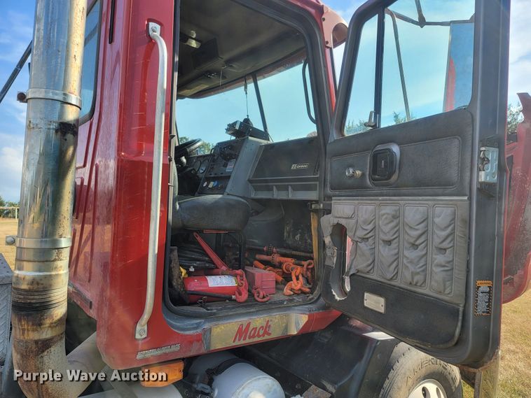 image for item LM9545 1998 Mack CH600  semi truck