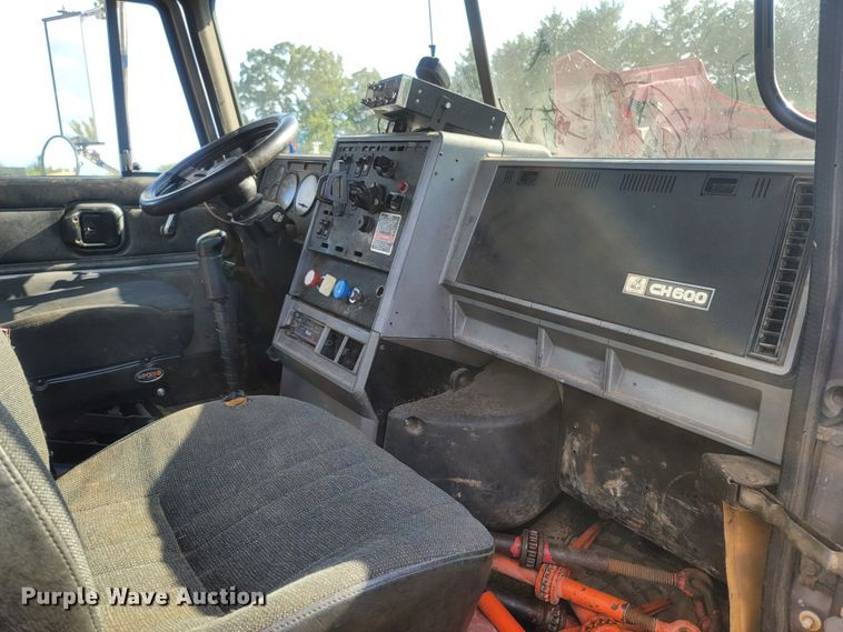 image for item LM9545 1998 Mack CH600  semi truck