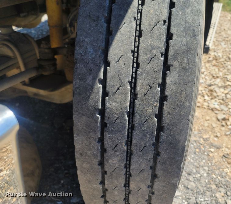 image for item LM9545 1998 Mack CH600  semi truck