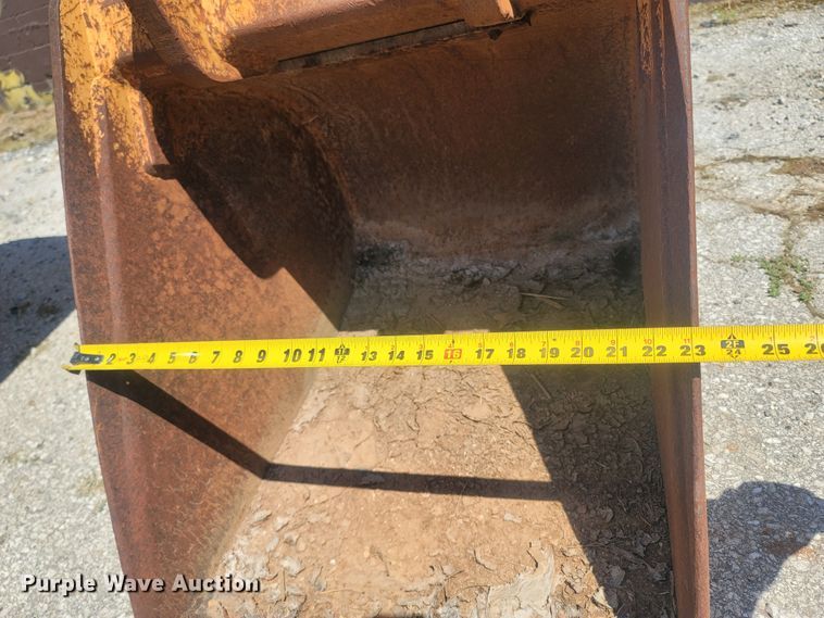 image for item LM9591 Caterpillar  24"W backhoe bucket