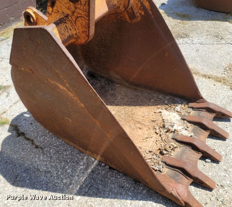image for item LM9591 Caterpillar  24"W backhoe bucket