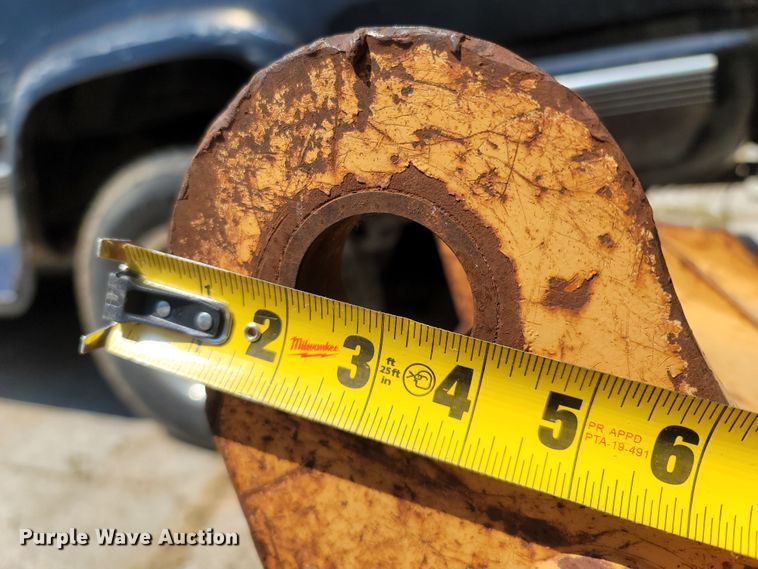 image for item LM9591 Caterpillar  24"W backhoe bucket