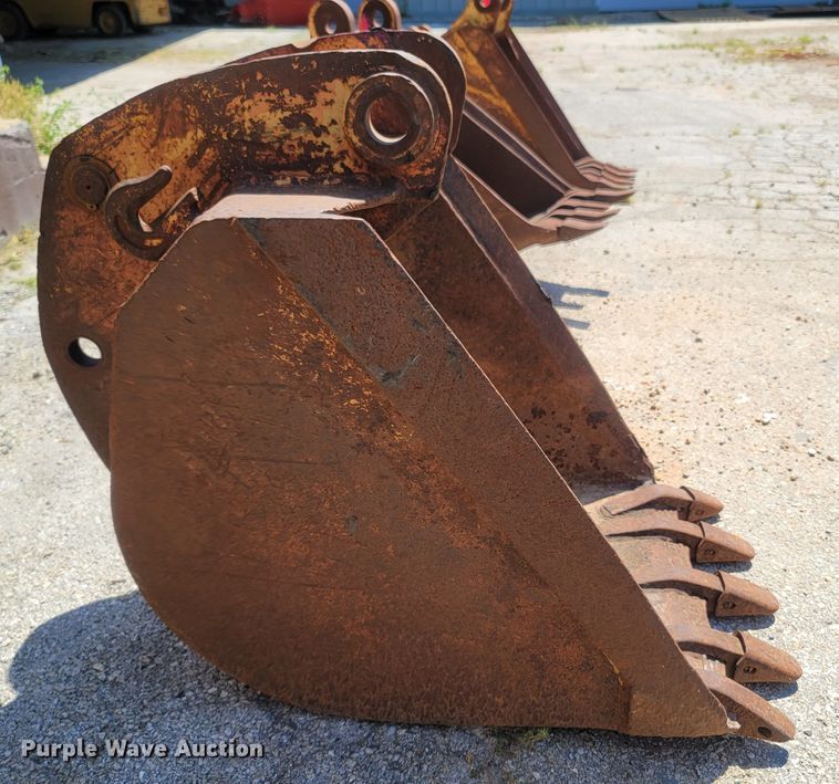 image for item LM9592 Caterpillar  24"W backhoe bucket