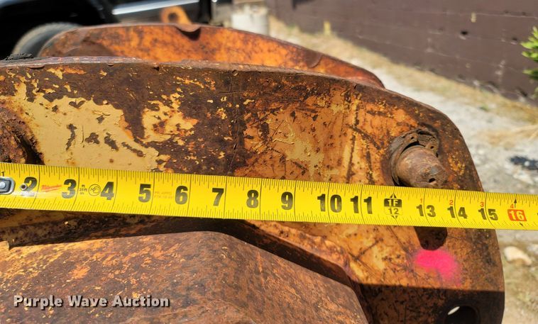 image for item LM9592 Caterpillar  24"W backhoe bucket