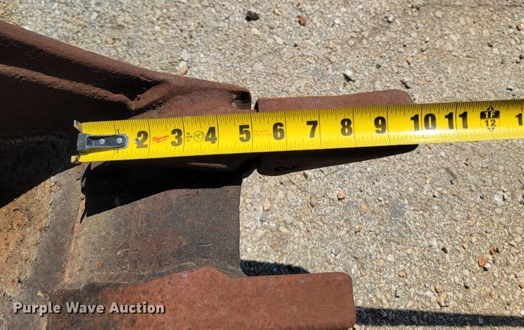 image for item LM9593 Caterpillar  18"W backhoe bucket