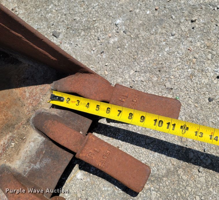 image for item LM9594 Caterpillar  18"W backhoe bucket