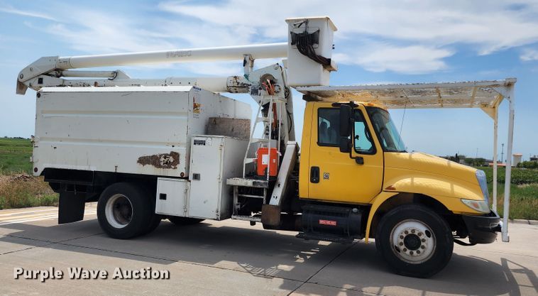 image for item LP9353 2007 International 4300  forestry bucket truck