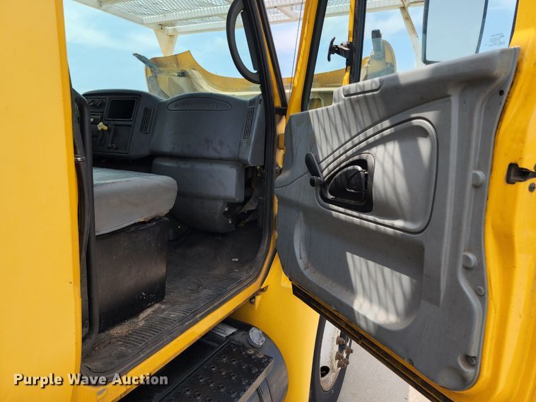 image for item LP9353 2007 International 4300  forestry bucket truck