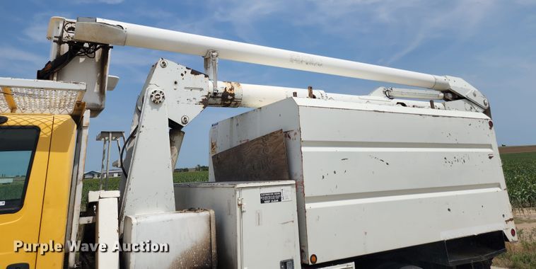 image for item LP9353 2007 International 4300  forestry bucket truck