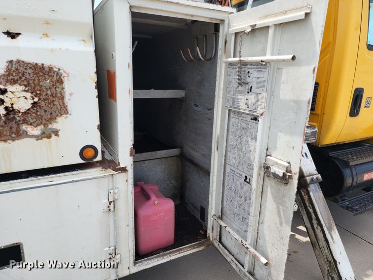 image for item LP9353 2007 International 4300  forestry bucket truck