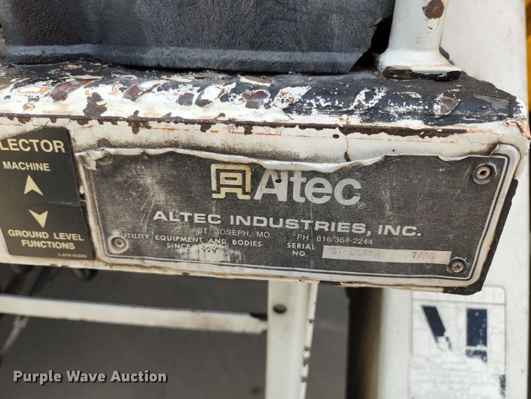 image for item LP9353 2007 International 4300  forestry bucket truck