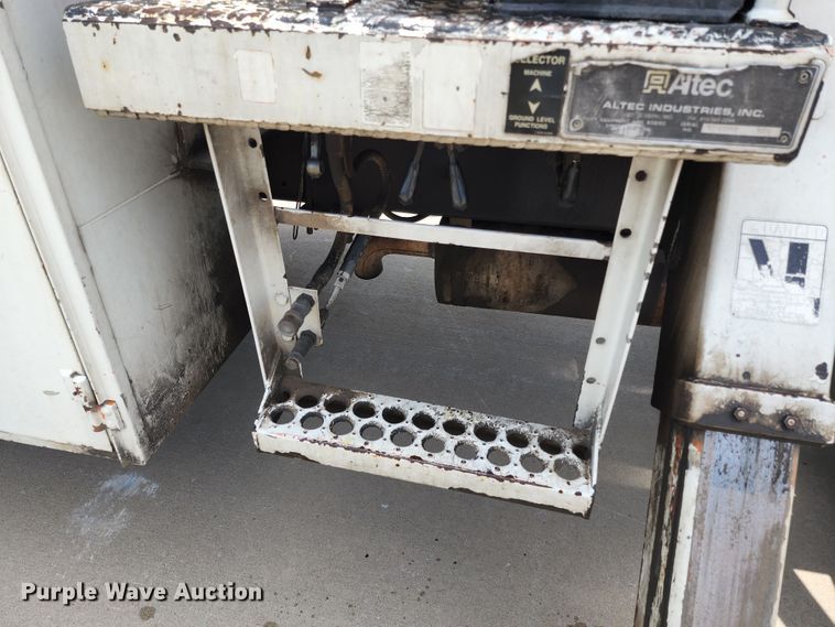 image for item LP9353 2007 International 4300  forestry bucket truck