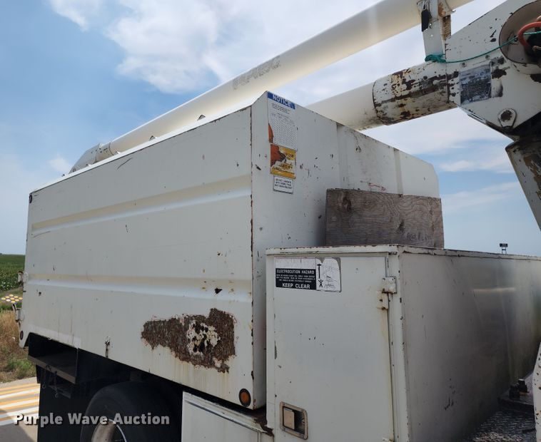 image for item LP9353 2007 International 4300  forestry bucket truck