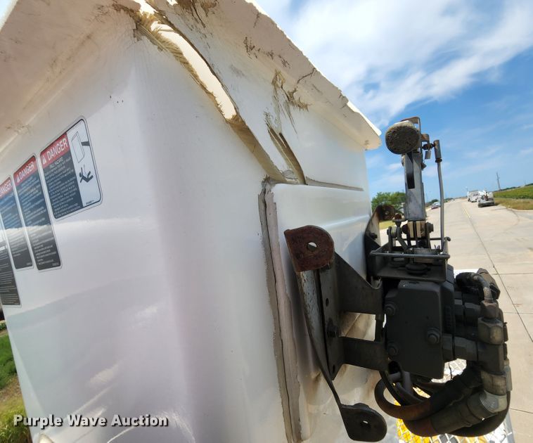 image for item LP9353 2007 International 4300  forestry bucket truck