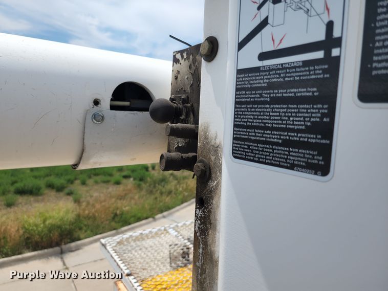 image for item LP9353 2007 International 4300  forestry bucket truck