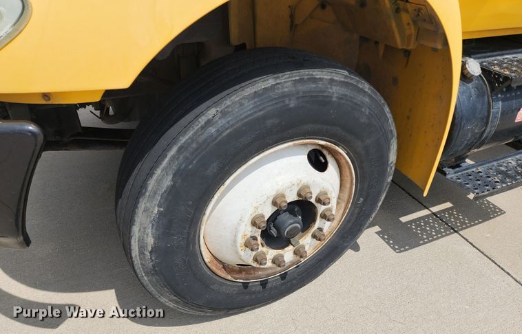 image for item LP9353 2007 International 4300  forestry bucket truck