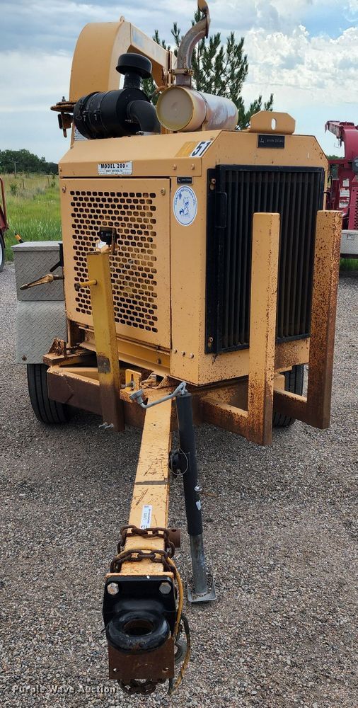 image for item LP9470 2003 Bandit 200  wood chipper