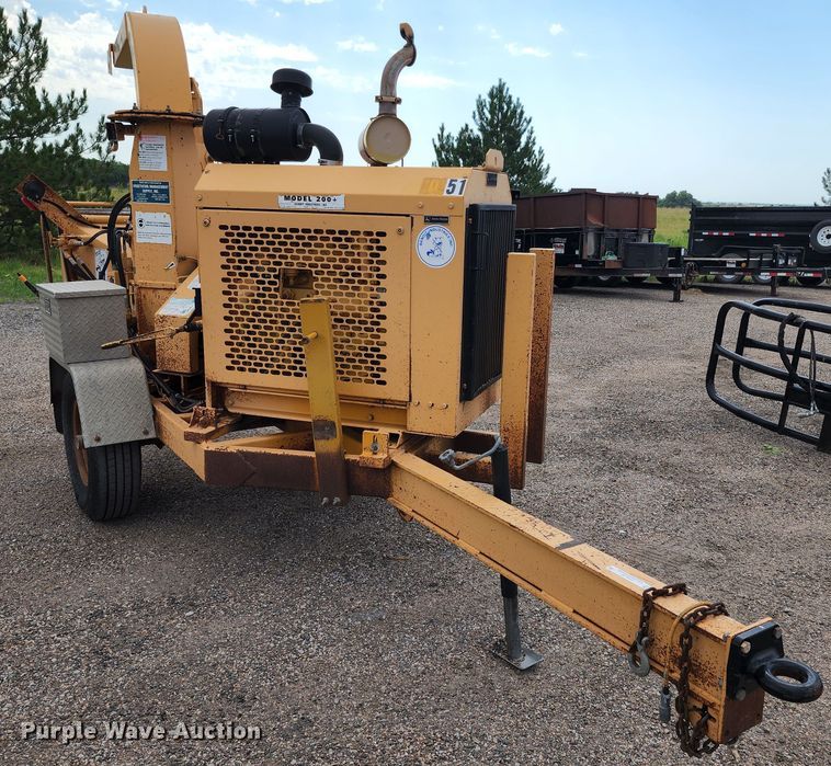 image for item LP9470 2003 Bandit 200  wood chipper