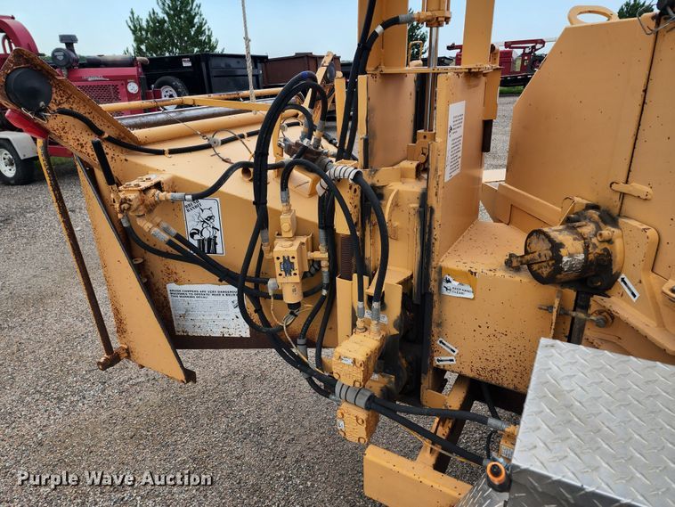 image for item LP9470 2003 Bandit 200  wood chipper