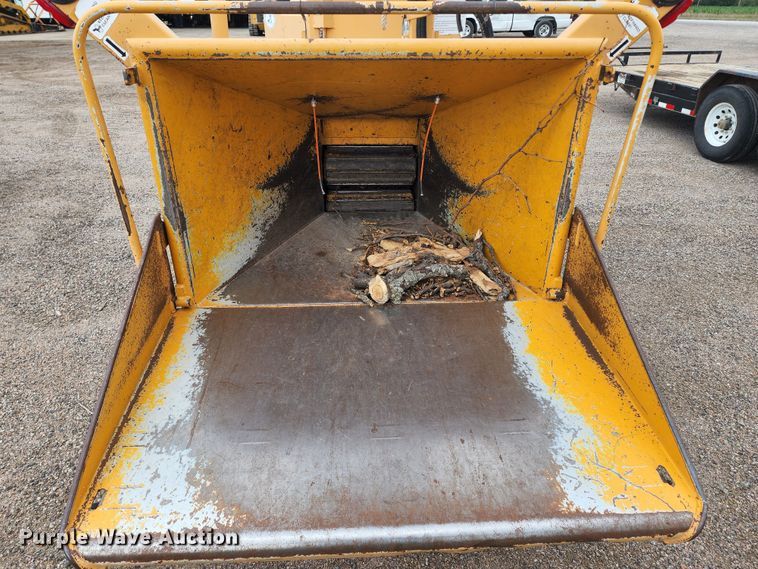 image for item LP9470 2003 Bandit 200  wood chipper