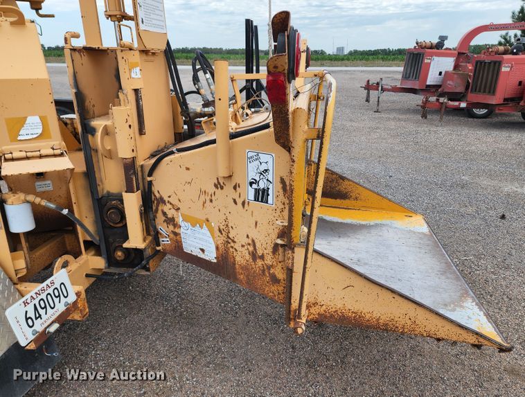 image for item LP9470 2003 Bandit 200  wood chipper