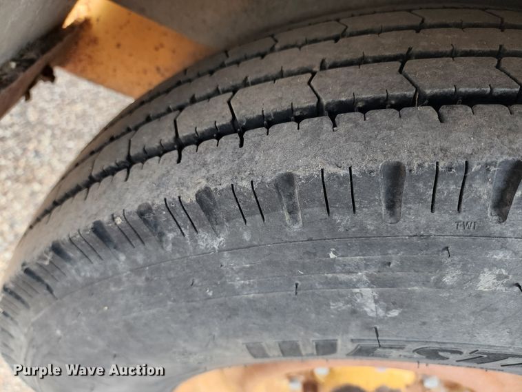 image for item LP9470 2003 Bandit 200  wood chipper