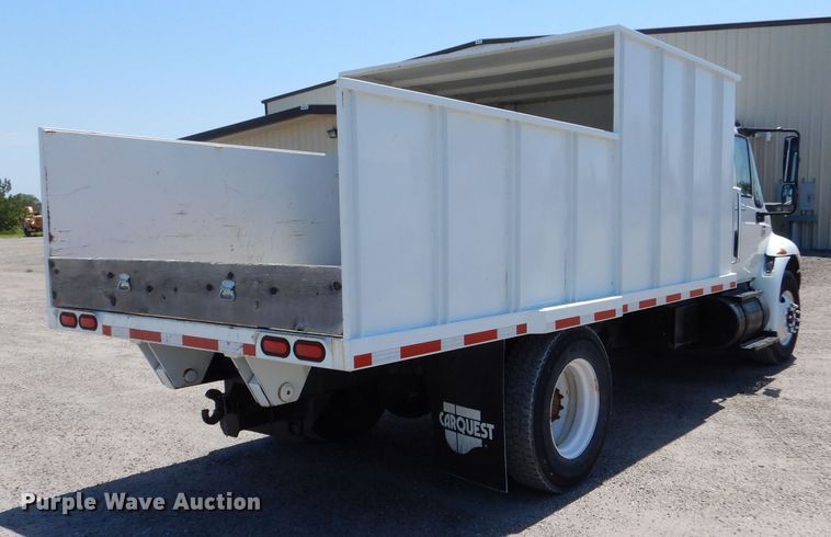 image for item LP9471 2007 International 4300  chipper truck