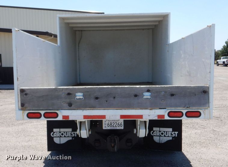 image for item LP9471 2007 International 4300  chipper truck