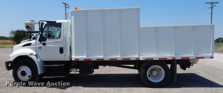 image for item LP9471 2007 International 4300  chipper truck