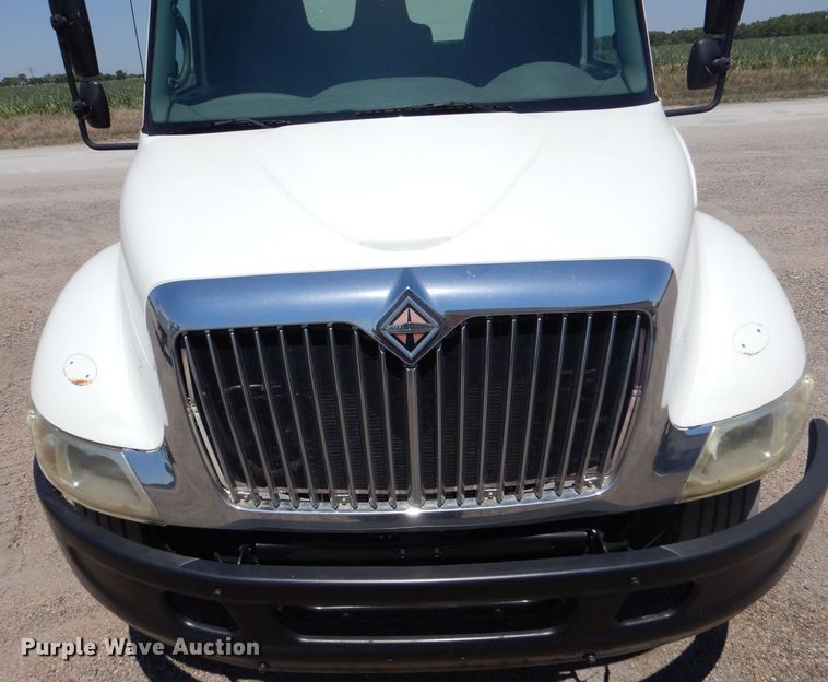 image for item LP9471 2007 International 4300  chipper truck