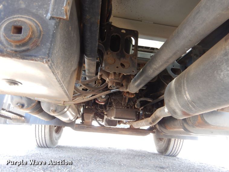 image for item LP9471 2007 International 4300  chipper truck