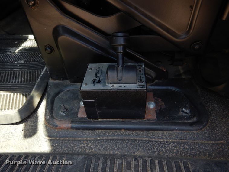 image for item LP9471 2007 International 4300  chipper truck