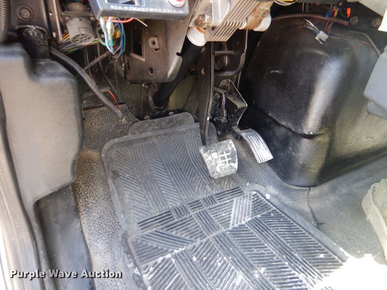 image for item LP9471 2007 International 4300  chipper truck