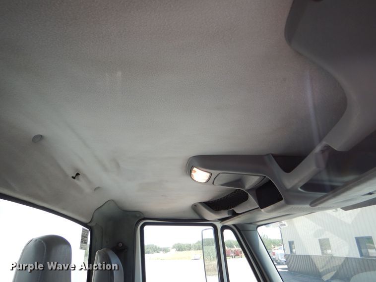 image for item LP9471 2007 International 4300  chipper truck