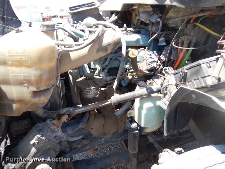 image for item LP9471 2007 International 4300  chipper truck