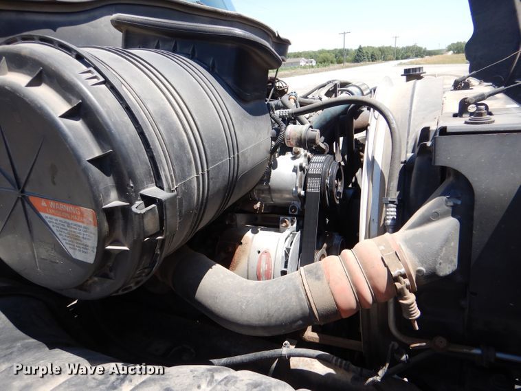 image for item LP9471 2007 International 4300  chipper truck