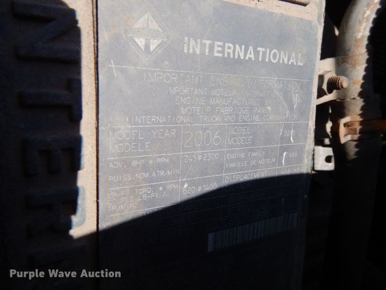 image for item LP9471 2007 International 4300  chipper truck