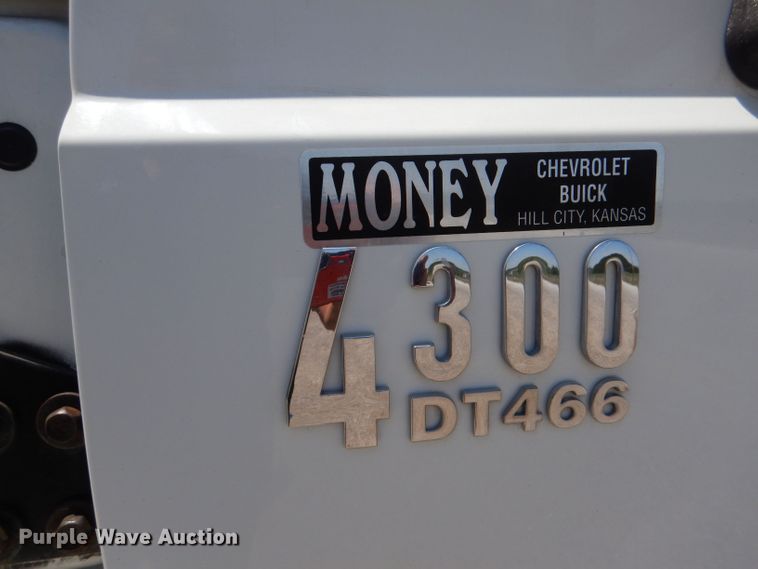 image for item LP9471 2007 International 4300  chipper truck