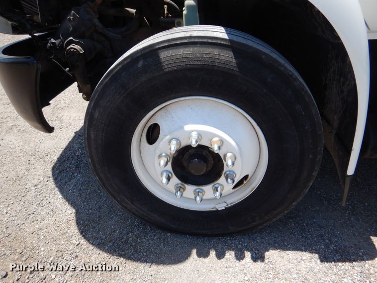 image for item LP9471 2007 International 4300  chipper truck