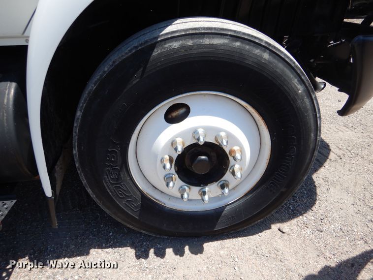 image for item LP9471 2007 International 4300  chipper truck