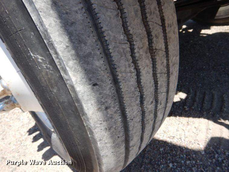 image for item LP9471 2007 International 4300  chipper truck