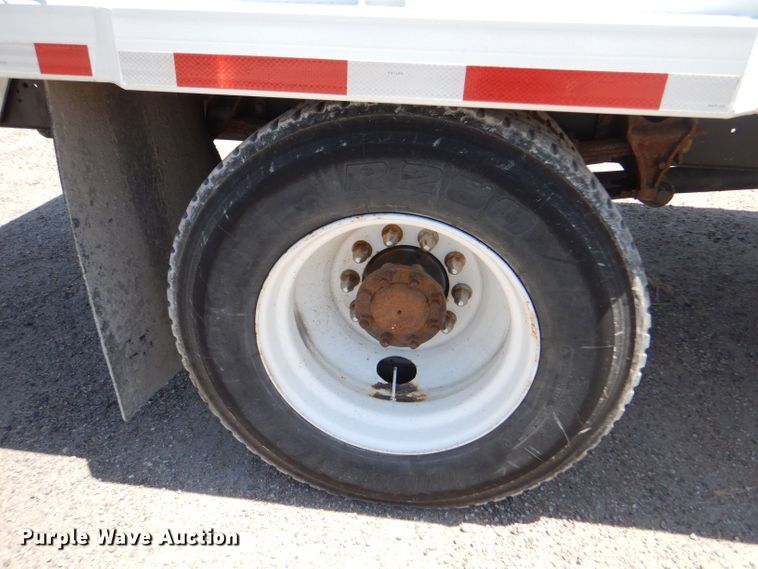 image for item LP9471 2007 International 4300  chipper truck